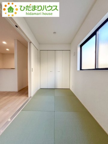七光台第18　新築戸建　3号棟の和室|扉を閉じれば来客用のお部屋として。開いて広い空間を作れば、お子様の遊び部屋として使えます！							
