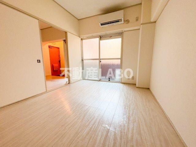 青風ハイツの洋室