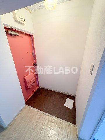 青風ハイツの玄関