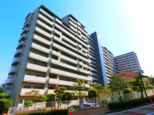 藤和さやまハイタウンの外観