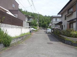 【前面道路含む現地写真】 | 川西市けやき坂1丁目16の3　中古一戸建て