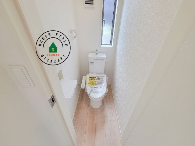 宮崎市熊野第4-2棟（2号棟）のトイレ|温水洗浄便座を完備しております。