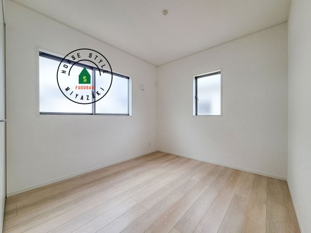 宮崎市熊野第4-2棟（2号棟）の子供部屋|穏やかな光が差し込む室内には、穏やかな時間が流れます。