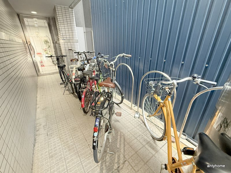 PLAZA船越　仲介手数料無料の駐車場