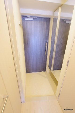 ライブカーサ本町　仲介手数料無料の玄関