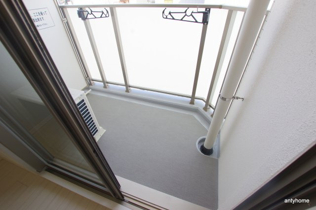 ライブカーサ本町　仲介手数料無料のバルコニー