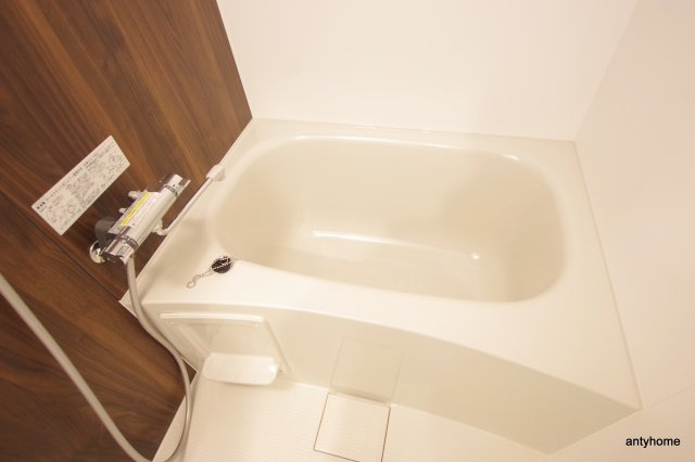 ライブカーサ本町　仲介手数料無料の浴室