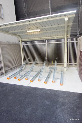 ライブカーサ本町　仲介手数料無料の駐車場