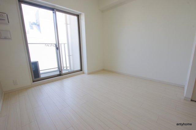 ライブカーサ本町　仲介手数料無料の寝室