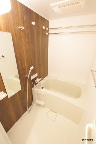 ライブカーサ本町　仲介手数料無料の浴室