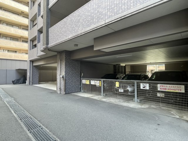 エイルマンション上荒田Ⅲグランシスの駐車場