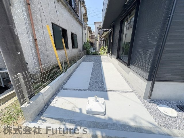 三郷市東町　新築戸建　全1棟の駐車場|カースペース1台分付き