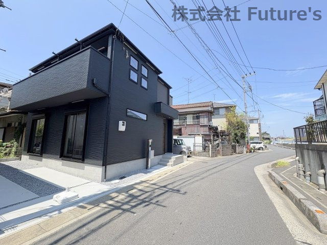 三郷市東町　新築戸建　全1棟の前面道路含む現地写真|前面道路含む現地写真です。