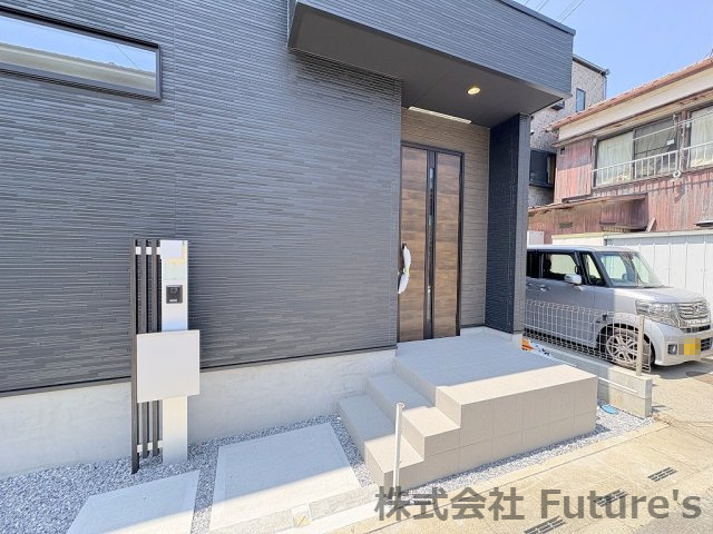 三郷市東町　新築戸建　全1棟のエントランス|玄関アプローチ