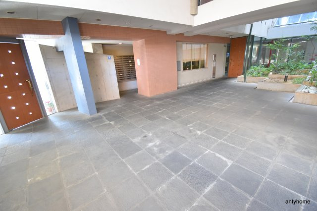 ミールズ江坂　仲介手数料無料のロビー