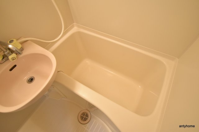 ミールズ江坂　仲介手数料無料の浴室