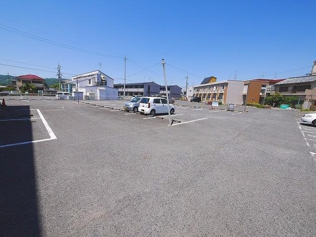 レオパレス大陽伍番館の駐車場|駐車場に車を止められます