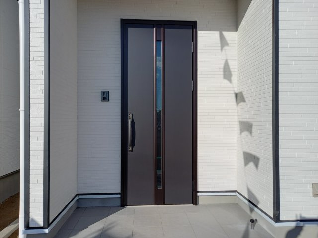 北茨城市磯原町木皿　第3のエントランス|同施工物件のエントランスです。玄関はお家の「顔」家族全員でこれからの住まいを大切に～
