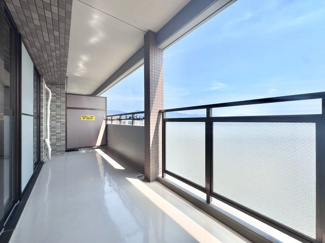 【バルコニー】 | パデシオン桃山南 | 南向きのワイドバルコニーで陽当り良好です。7階部分につき風通し・眺望もよく洗濯物が早く乾きそうですね。