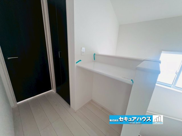 【今からご案内可能】東海市富貴ノ台 全3棟の内観：施工例|■カウンター（イメージ）
ちょっとした物置やワークスペースとしても利用可能です。