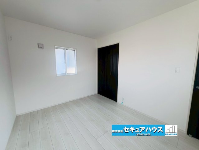 【今からご案内可能】東海市富貴ノ台 全3棟の内観：施工例|■洋室（イメージ）
家族一人ひとりのプライベートな空間。趣味に合わせて使って頂けるようシンプルに仕上げてあります。暮らし心地を大きく左右する収納を、適材適所に配置し使い勝手を考慮しました。