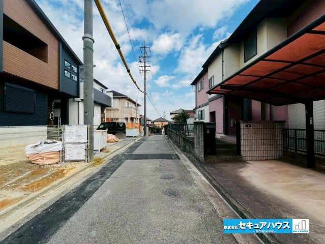 【今からご案内可能】東海市富貴ノ台 全3棟の前面道路含む現地写真|事前予約にて現地ご見学いただけます！お気軽にお問い合わせください♪
■株式会社　セキュアハウス■
住宅ローンに強く、知識、経験豊富なスタッフ在籍
お客様に寄り添い、ご成約後もサポート致します。