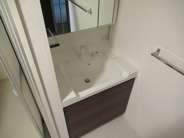 フレール兵庫浜崎通３ＬＤＫの洗面所|明るい洗面所です