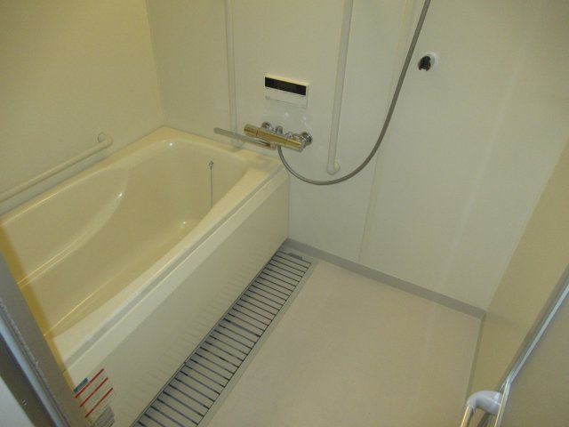 フレール兵庫浜崎通３ＬＤＫの浴室|浴室乾燥暖房機つきです