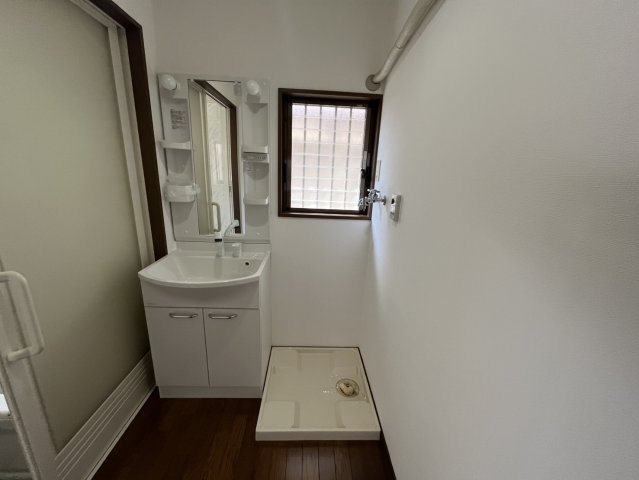 安堂寺町一丁目貸家の独立洗面台