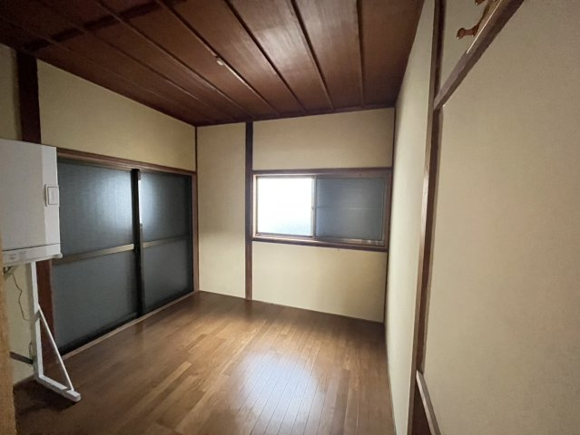 安堂寺町一丁目貸家の洋室