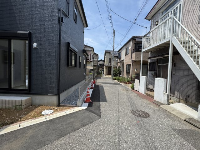 柏市豊住５丁目新築戸建（第５豊住）の前面道路含む現地写真|東側前面道路