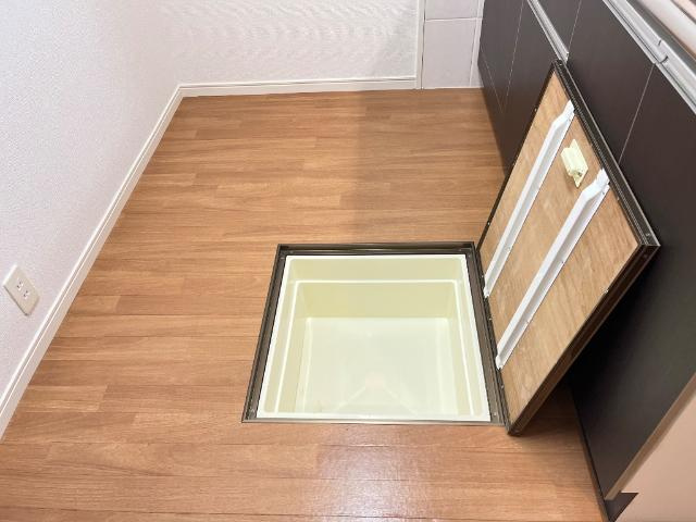 サン　ガーデン　Ａの収納|床下収納