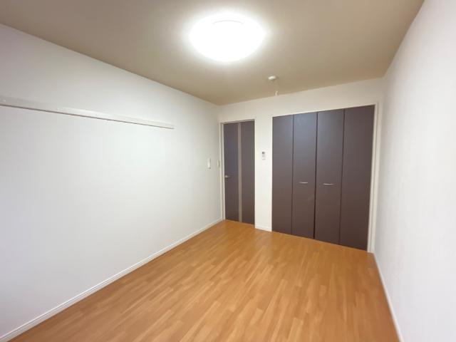 サン　ガーデン　Ａの内装|洋室