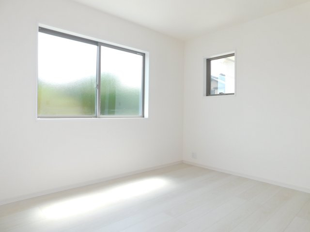 愛西市草平町東前の新築一戸建の洋室|◇洋室◇　　南面を含む２面採光で明るい洋室７．０帖　全居室ＷＩＣ完備！