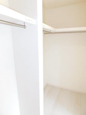 愛西市草平町東前の新築一戸建の収納|◇大容量ウォークインクローゼット◇　　大きな荷物もしっかり収納できます♪