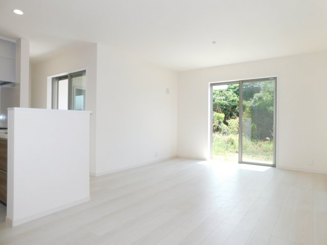 愛西市草平町東前の新築一戸建の居間・リビング|◇リビング◇　　南面で明るいリビング１９．０帖　開放的なリビング♪