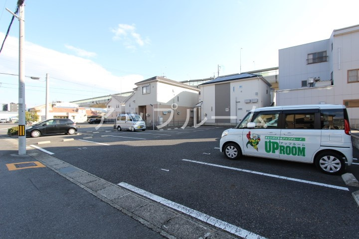 プラムガーデンの駐車場