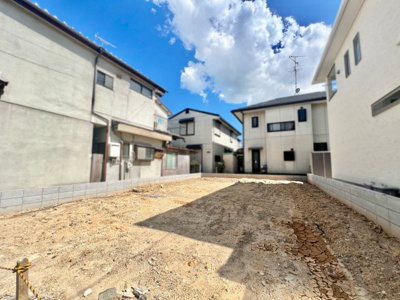 【外観】 | 伏見区桃山町大島　新築戸建 | 【桃山南小学校】まで徒歩7分ですので、小さなお子様の通学も安心です(^^♪