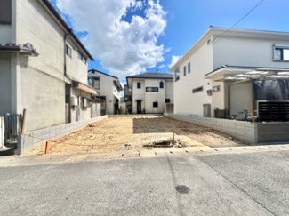 【前面道路含む現地写真】 | 伏見区桃山町大島　新築戸建 | 一度、実際にご覧になってみませんか？暮らしやすい周辺環境も含め、スタッフがご案内いたします。お家探しの第一歩としてでも大丈夫です(^^)/お気軽にお問い合わせ下さいね♪