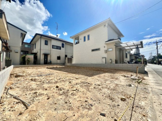 【外観】 | 伏見区桃山町大島　新築戸建 | 【お部屋情報】洋室は全室ウォークインクローゼット付きですので、ライフスタイルの変化に対応しやすく、お部屋を広くご使用いただけます。