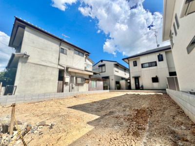 【外観】 | 伏見区桃山町大島　新築戸建 | 【お部屋情報】2面バルコニーですので洗濯物が多くても安心です。また南向きのバルコニーもあり、陽当り・通風良好です（＾◇＾）