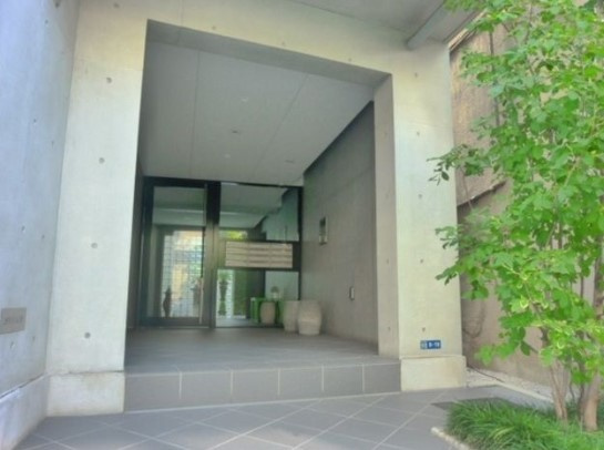 Lantern Court池之端のエントランス