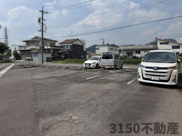 エクセランス岐阜西の駐車場