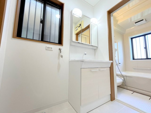 あきる野市伊奈　中古戸建の独立洗面台