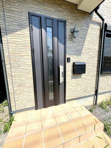 あきる野市伊奈　中古戸建の玄関