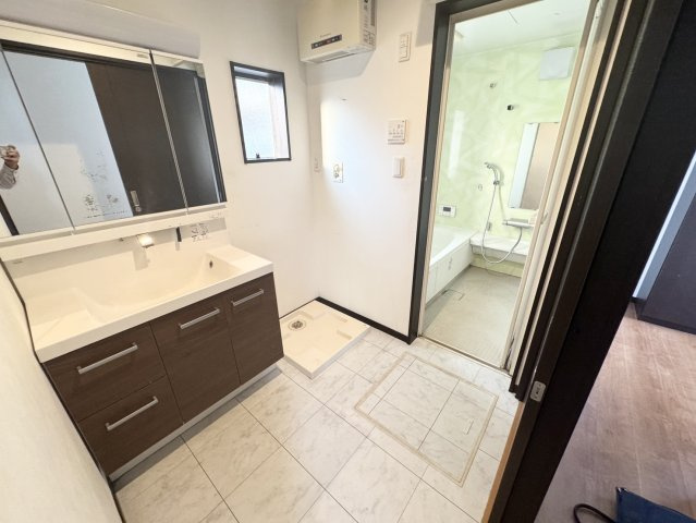 オール電化！ソーラー付き！電気に困らないまるで新築のような理想の中古戸建！栃木県下都賀郡壬生町の洗面所|ゆったりとスペースのある洗面所