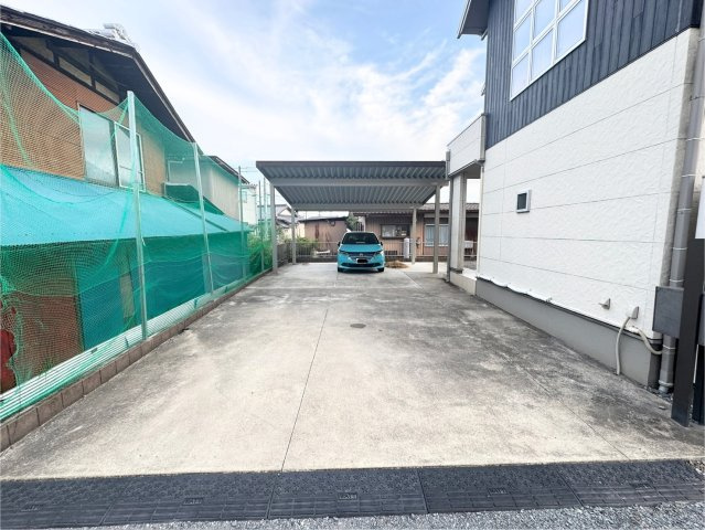 オール電化！ソーラー付き！電気に困らないまるで新築のような理想の中古戸建！栃木県下都賀郡壬生町の駐車場|駐車場に車を止められます