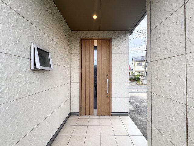 オール電化！ソーラー付き！電気に困らないまるで新築のような理想の中古戸建！栃木県下都賀郡壬生町の玄関|シンプルで使いやすい玄関です