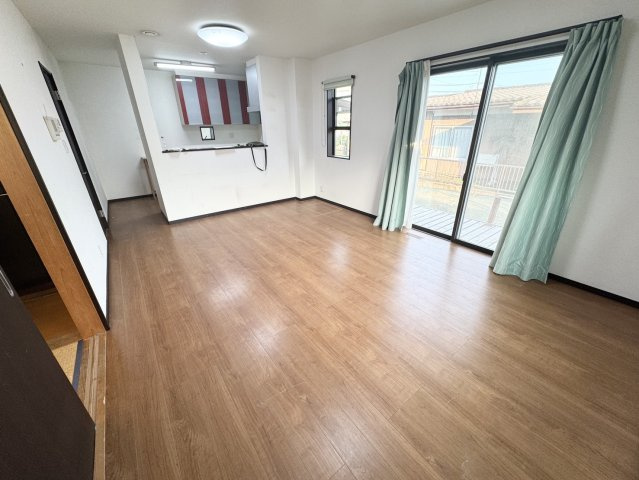 オール電化！ソーラー付き！電気に困らないまるで新築のような理想の中古戸建！栃木県下都賀郡壬生町の居間・リビング|使いやすい居間です