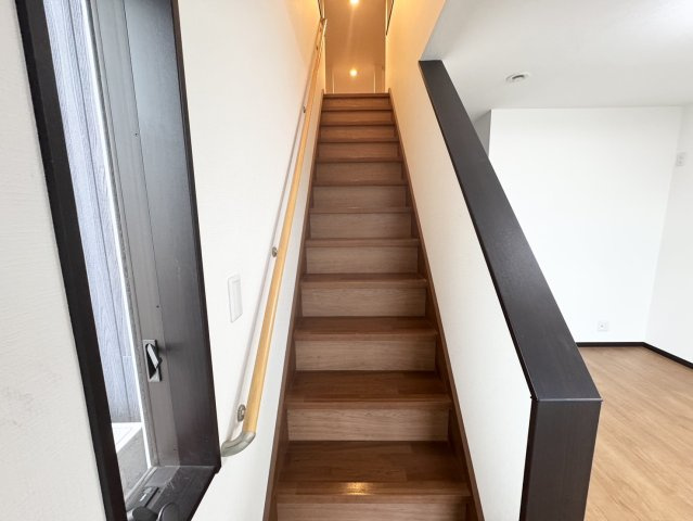 オール電化！ソーラー付き！電気に困らないまるで新築のような理想の中古戸建！栃木県下都賀郡壬生町の内装|ロフトへ続く階段です